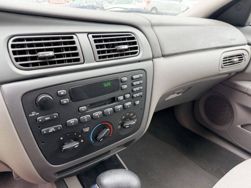 2003 Ford Taurus SE