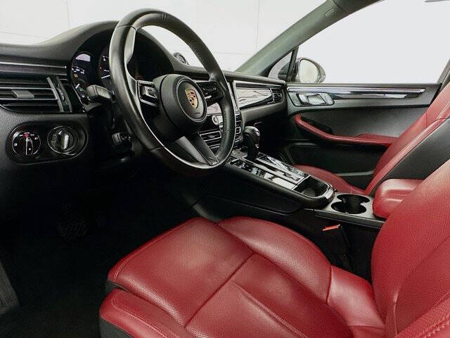 2023 Porsche Macan T