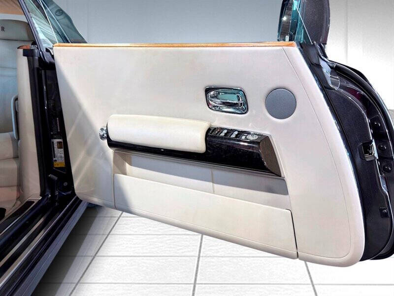 2012 Rolls-Royce Phantom Drophead Coupe 26