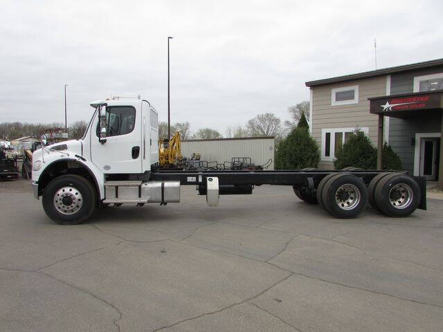 2017 Freightliner M2 106