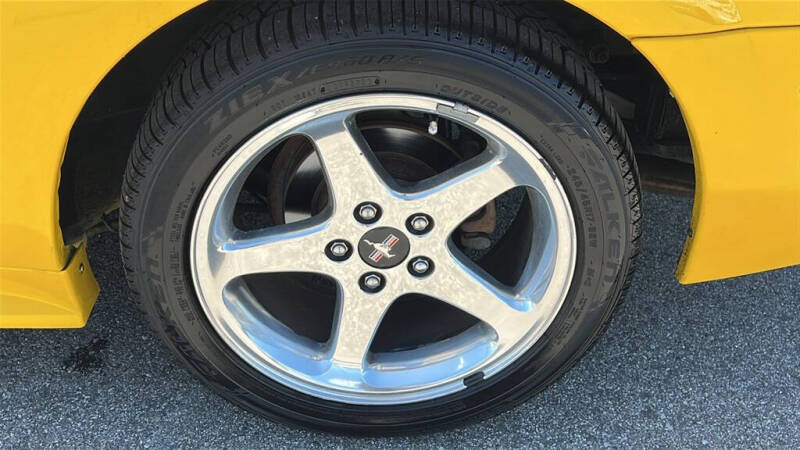 2004 Ford Mustang GT Deluxe