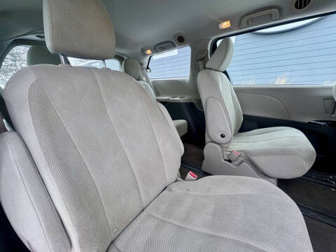 2013 Toyota Sienna L 7-Passenger