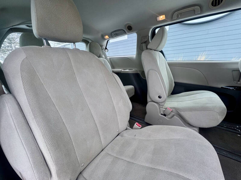 2013 Toyota Sienna L 7-Passenger