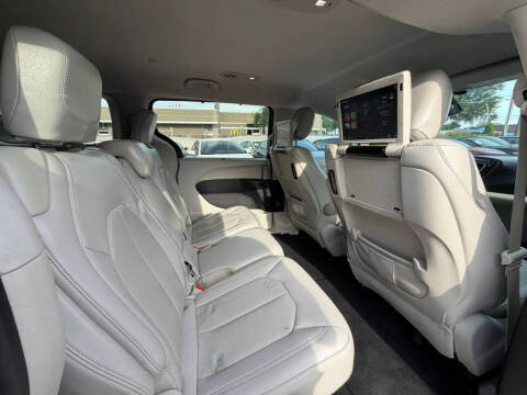 2017 Chrysler Pacifica Touring-L Plus