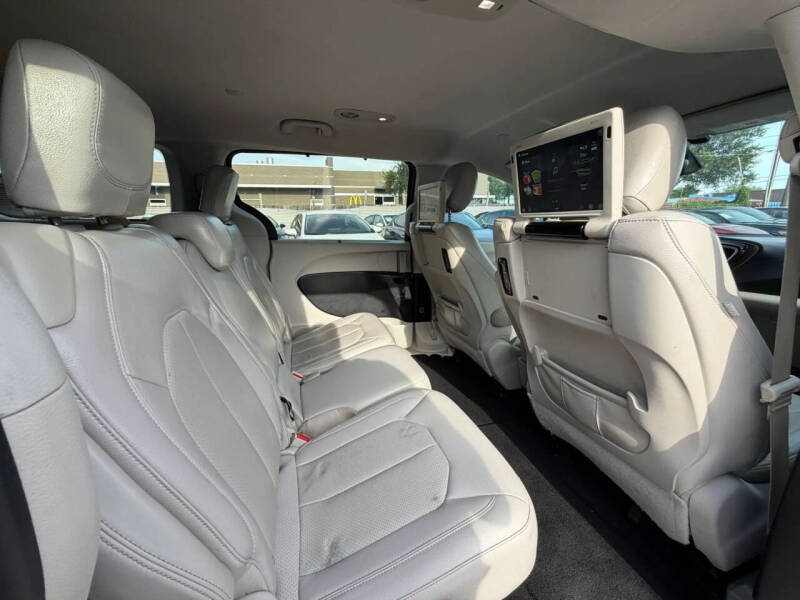 2017 Chrysler Pacifica Touring-L Plus