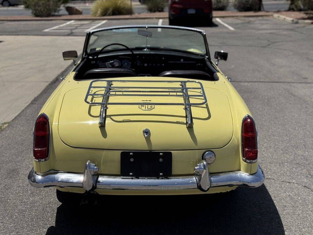 1967 MG MGB 7