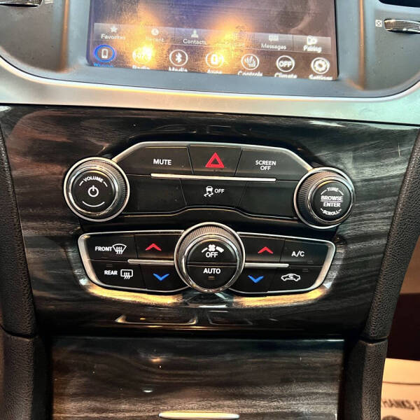 2019 Chrysler 300 Touring