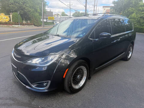 2017 Chrysler Pacifica Touring-L Plus