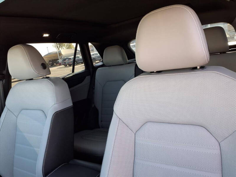 2026 Volkswagen Atlas Cross Sport SEL R-Line Black 4Motion