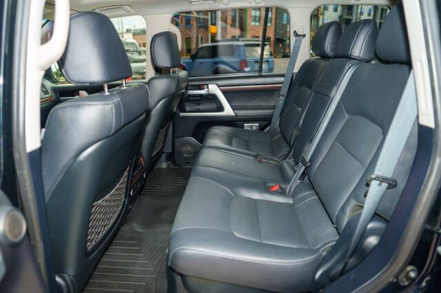 2017 Toyota Land Cruiser