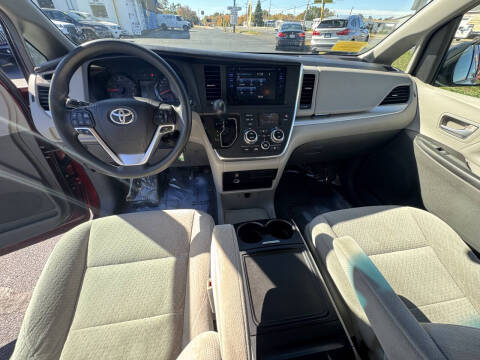 2015 Toyota Sienna LE 8-Passenger