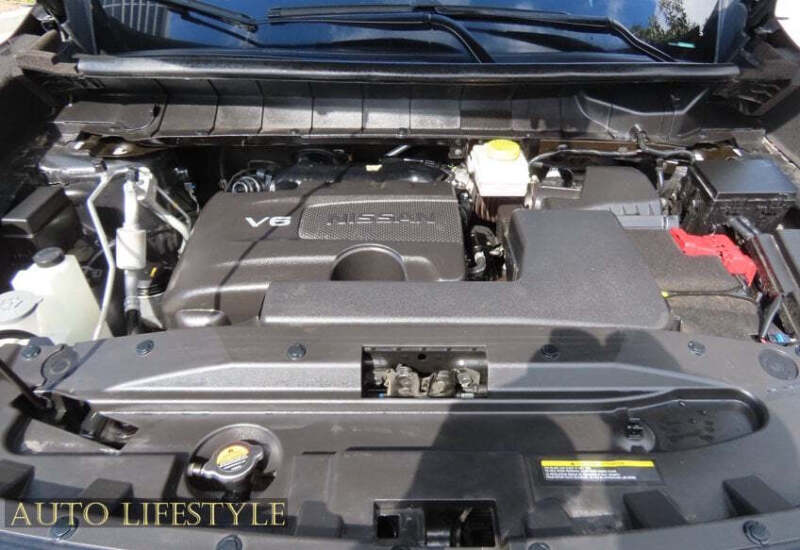 2022 Nissan Pathfinder SL