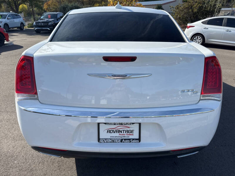 2016 Chrysler 300 C