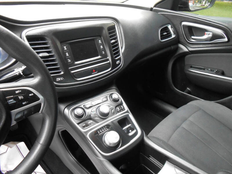 2016 Chrysler 200 Limited