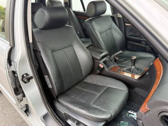 2003 BMW 5 Series 525i