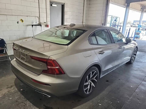 2020 Volvo S60 T5 Momentum