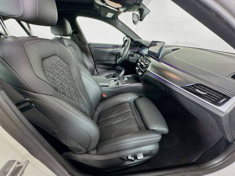 2022 BMW 5 Series 530i