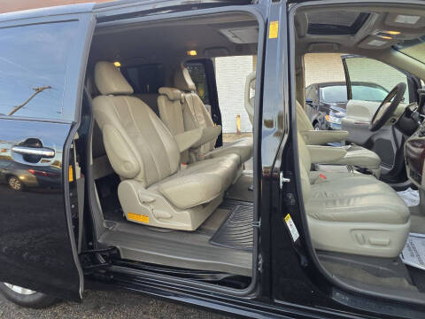 2013 Toyota Sienna XLE 8-Passenger
