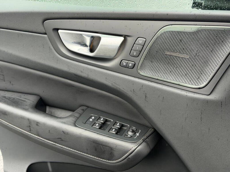 2023 Volvo XC60 B5 Ultimate Bright Theme