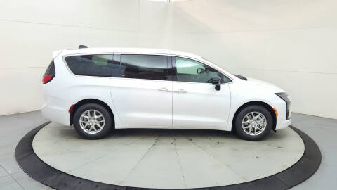 2027 Chrysler Pacifica Select