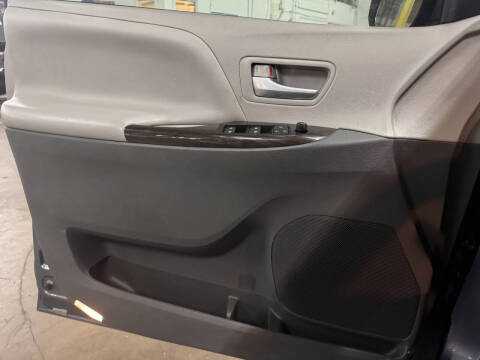 2016 Toyota Sienna XLE Premium 8-Passenger