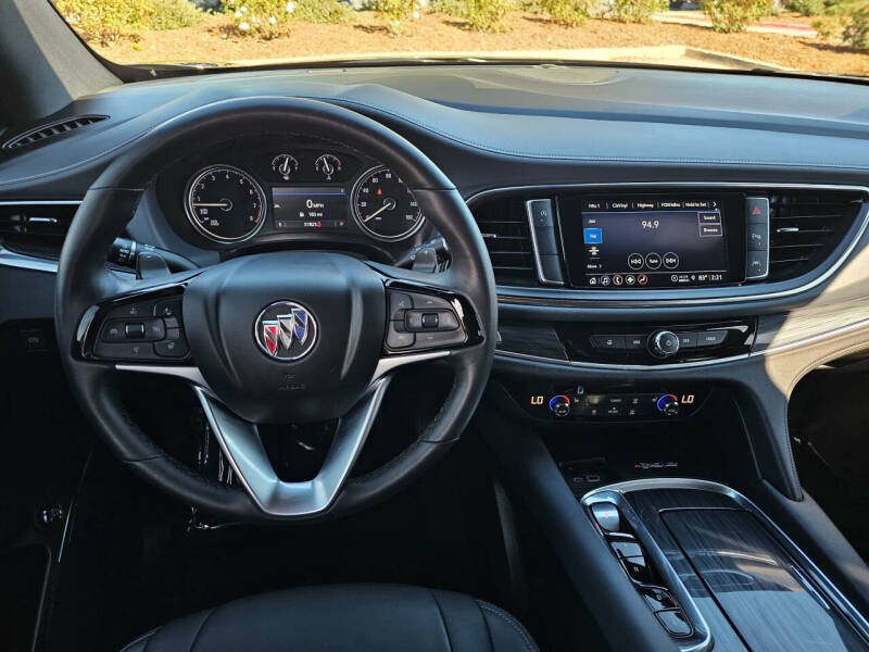2023 Buick Enclave Essence