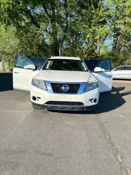 2013 Nissan Pathfinder for sale at FIRST CLASS AUTO in Arlington VA
