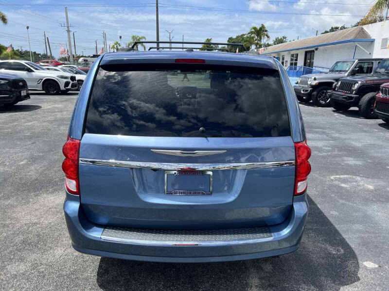 2012 Chrysler Town and Country Touring