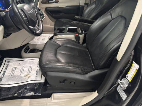 2017 Chrysler Pacifica Touring-L Plus