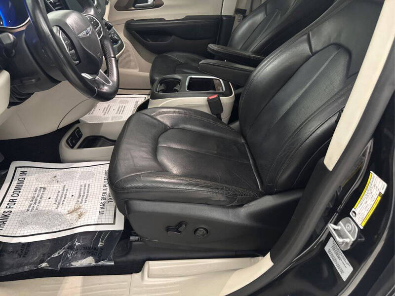 2017 Chrysler Pacifica Touring-L Plus