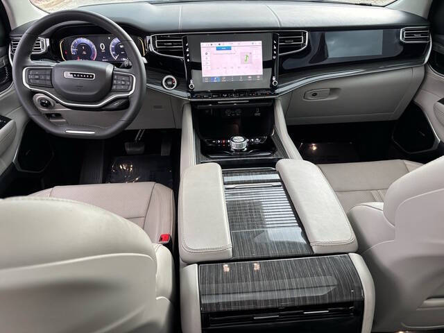 2022 Jeep Wagoneer 9