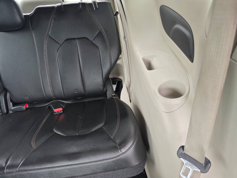 2017 Chrysler Pacifica Touring-L
