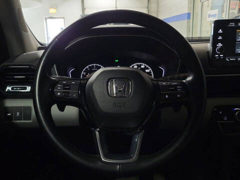 2023 Honda Pilot EX-L w/Rear Captain's Chairs