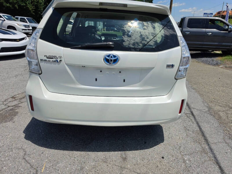 2014 Toyota Prius v Three
