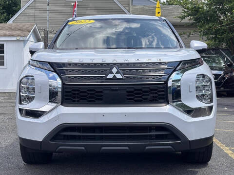 2022 Mitsubishi Outlander ES