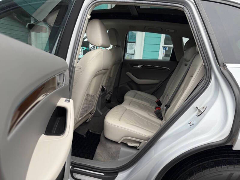 2011 Audi Q5 2.0T quattro Premium Plus