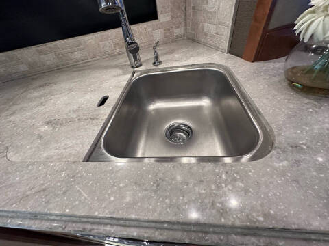 2019 Tiffin Phaeton 40qkh BUNK BEDS, King Bed