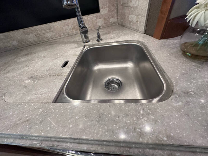 2019 Tiffin Phaeton 40qkh BUNK BEDS, King Bed