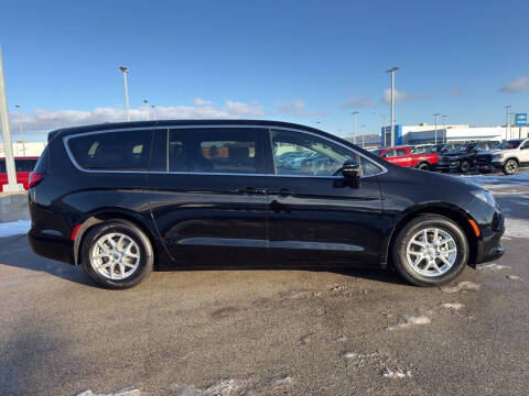 2025 Chrysler Voyager LX