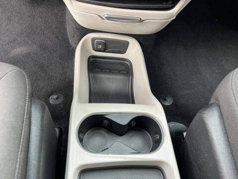 2021 Chrysler Voyager LX