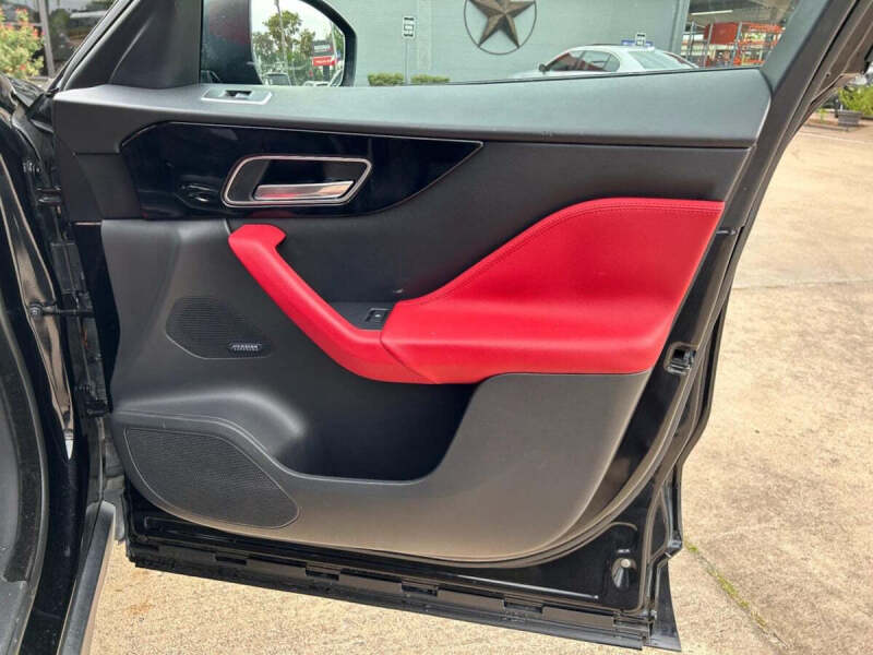 2018 Jaguar F-PACE 25t R-Sport