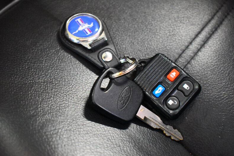 2004 Ford Mustang Deluxe