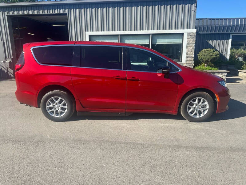 2025 Chrysler Pacifica Select