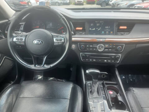 2017 Kia Cadenza Limited