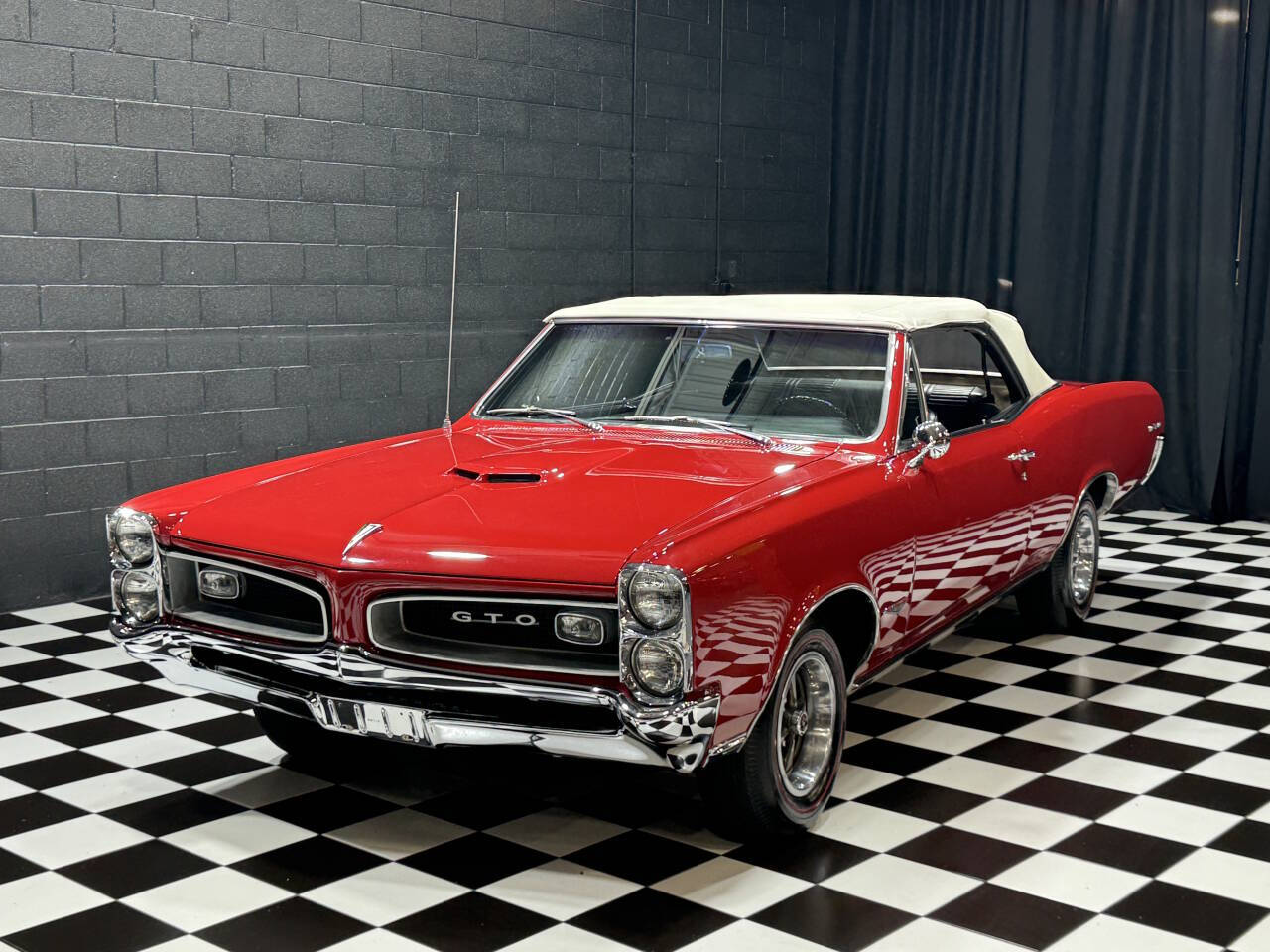 1966 Pontiac GTO 4
