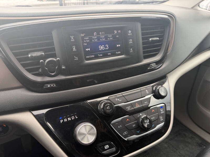 2017 Chrysler Pacifica Touring-L