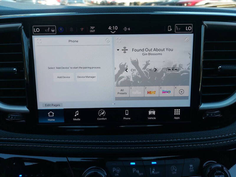 2025 Chrysler Pacifica Select