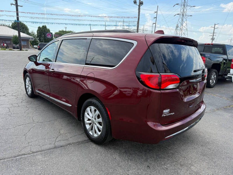 2017 Chrysler Pacifica Touring-L