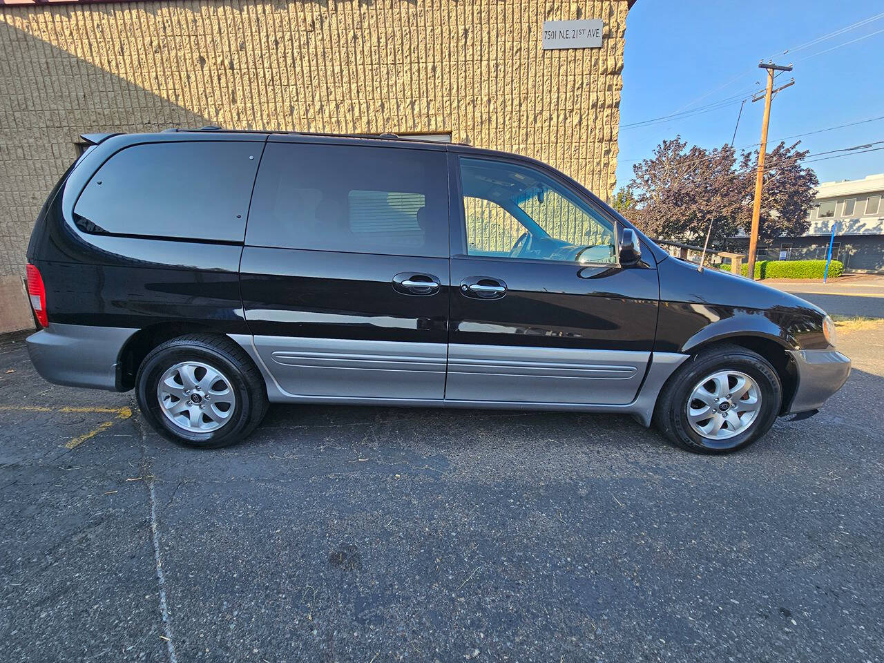 2005 Kia Sedona for sale at WESTERN SKY MOTORS in Portland, OR