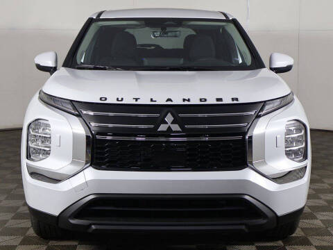 2026 Mitsubishi Outlander ES